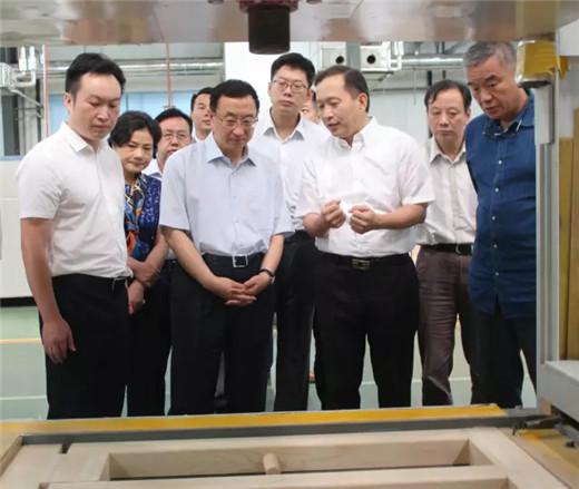 文化部部长雒树刚调研柏斯音乐集团钢琴生产基地