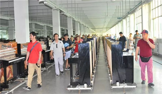 众多国内外著名钢琴家齐访烟台博斯纳