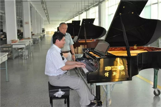 众多国内外著名钢琴家齐访烟台博斯纳