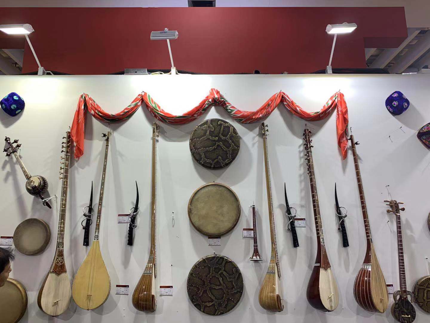 进博演艺你方唱罢我登场十二木卡姆vs侗族大歌你pick谁