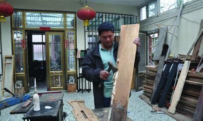 木匠跨界 琴有独钟 平度马祥伟用绝活让小小木头价值翻百倍