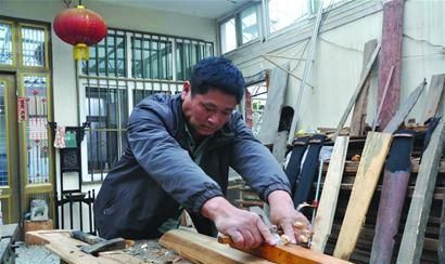 木匠跨界 琴有独钟 平度马祥伟用绝活让小小木头价值翻百倍