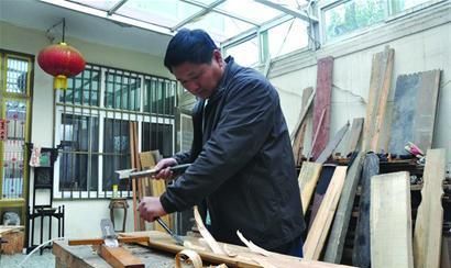 木匠跨界 琴有独钟 平度马祥伟用绝活让小小木头价值翻百倍