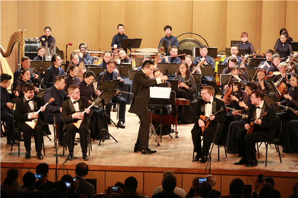 用中国民族乐器演奏俄罗斯民族乐曲，会产生什么化学反应？