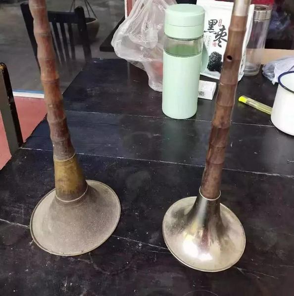 一年内查出两种癌！背着化疗泵、在医院走廊吹口琴的大爷，感动无数人！