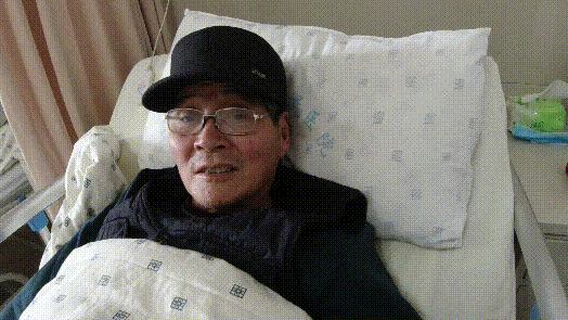 一年内查出两种癌！背着化疗泵、在医院走廊吹口琴的大爷，感动无数人！
